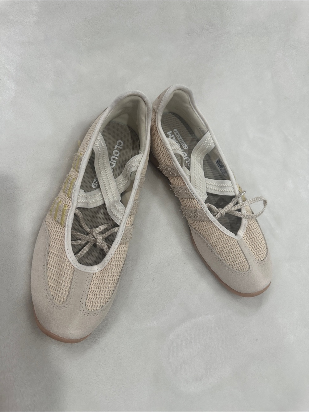 adidas Women’s Beige Mesh Slip-On Sneakers with Gold Accents - Picture 4 of 11
